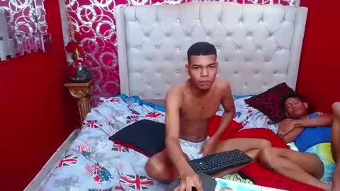 Snapshot of morenoblack23cm chatting on January 22, 2:04 am duohot23 online show from January 22, 2:04 am