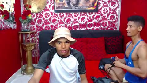 Snapshot of morenoblack23cm chatting on October 6, 7:22 pm duohot23 online show from October 6, 7:22 pm