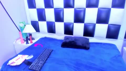 morganasmit_ online show from February 11, 2:11 pm