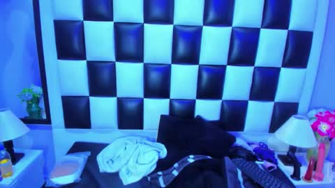 morganasmit_ online show from May 28, 4:15 pm