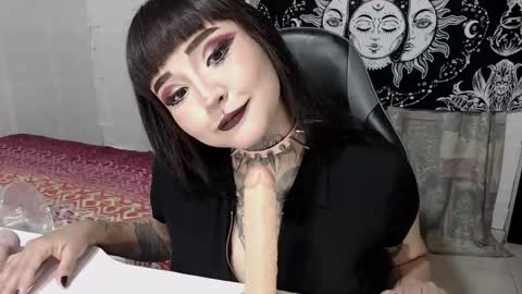 Snapshot of morganmoon1 chatting on September 18, 6:21 pm Morgan Moon online show from September 18, 6:21 pm