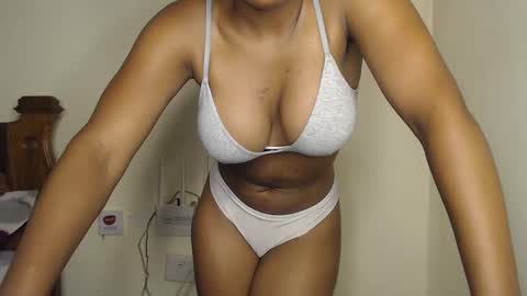 Mellisa online show from December 3, 9:45 pm