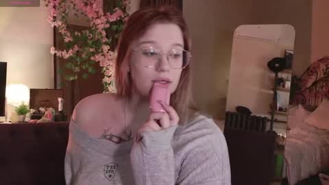 Snapshot of morvelyn chatting on June 2, 7:16 pm morvelyn online show from June 2, 7:16 pm