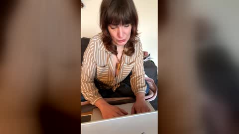 Mossy Mommy online show from April 21, 12:44 pm