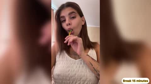 Snapshot of moto_ponchik chatting on October 29, 7:21 am Kris online show from October 29, 7:21 am