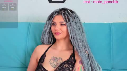 Snapshot of moto_ponchik chatting on April 25, 1:41 pm Kris online show from April 25, 1:41 pm