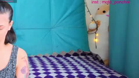 Snapshot of moto_ponchik chatting on May 2, 6:07 am Kris online show from May 2, 6:07 am