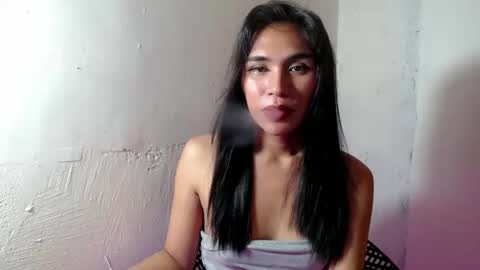 Snapshot of mouiline_rouge69 chatting on March 27, 1:44 pm mouiline_rouge69 online show from March 27, 1:44 pm
