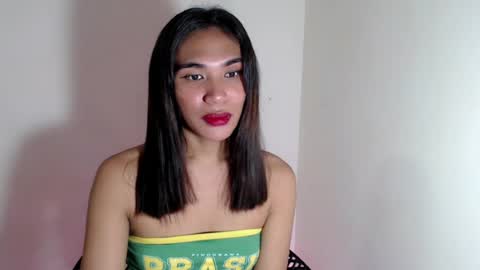 Snapshot of mouiline_rouge69 chatting on July 16, 3:40 pm mouiline_rouge69 online show from July 16, 3:40 pm