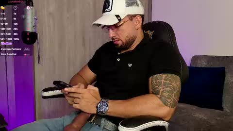 Snapshot of mr_david_cox chatting on March 12, 12:53 am David online show from March 12, 12:53 am