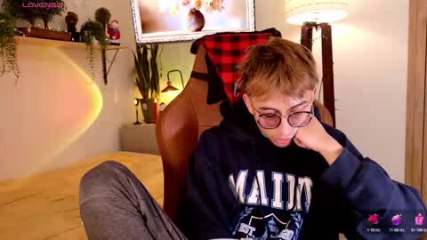 Mr Evans online show from December 4, 4:27 pm