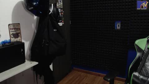 Snapshot of mr_lollipop77 chatting on January 12, 1:44 am Call me Angel please online show from January 12, 1:44 am