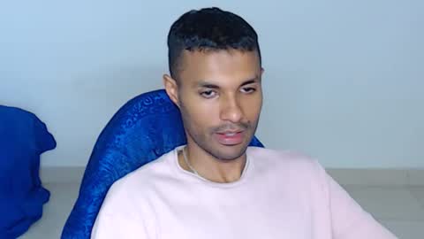 Max online show from April 18, 4:22 pm