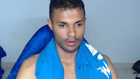 Max online show from April 18, 8:42 pm