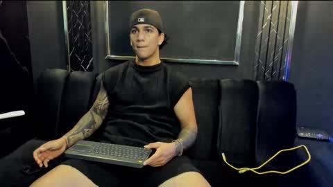 mr_maximo online show from October 6, 5:05 am