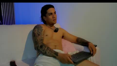 mr_maximo online show from April 18, 5:00 am