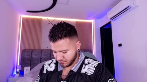 MIKEE online show from April 19, 3:17 am