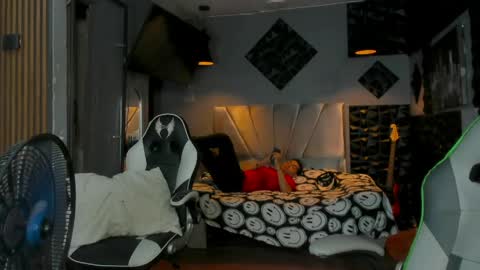 Snapshot of mr_mois chatting on May 24, 5:34 am mr_mois online show from May 24, 5:34 am
