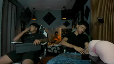 Snapshot of mr_mois chatting on June 11, 7:39 am mr_mois online show from June 11, 7:39 am