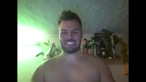 Snapshot of mr_niceguy100 chatting on March 2, 5:58 pm mr_niceguy100 online show from March 2, 5:58 pm