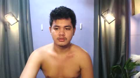 Snapshot of mr_olivercummerx chatting on October 21, 1:39 am mr_olivercummerx online show from October 21, 1:39 am