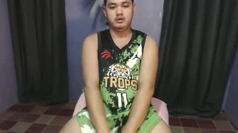 Snapshot of mr_olivercummerx chatting on December 18, 2:28 am mr_olivercummerx online show from December 18, 2:28 am