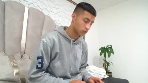 Snapshot of mr_porn_9 chatting on June 8, 4:18 pm Mr Porn online show from June 8, 4:18 pm