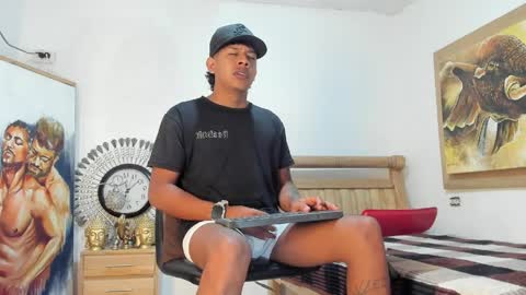 mr_stiven_ online show from April 9, 6:19 am