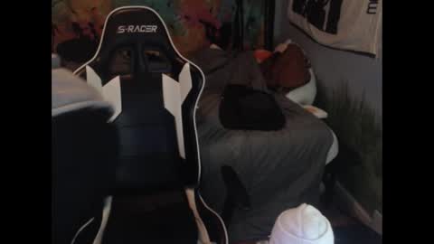 mr_strawberry online show from November 8, 10:48 am