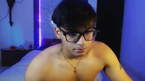 Snapshot of mr_yisuz chatting on June 1, 11:23 am yisuz online show from June 1, 11:23 am