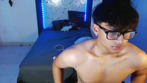 Snapshot of mr_yisuz chatting on June 25, 11:15 am yisuz online show from June 25, 11:15 am