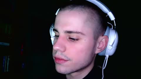 Snapshot of mrbepsik chatting on February 15, 9:33 pm Mr Roman online show from February 15, 9:33 pm