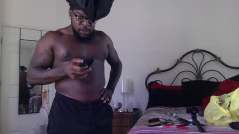 Snapshot of mrbigdthomas chatting on October 14, 2:29 pm MrBigDThomas online show from October 14, 2:29 pm