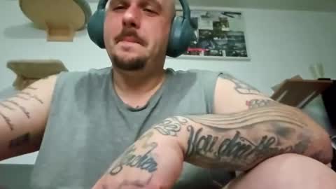 Snapshot of mrbigr chatting on February 8, 12:06 am mrbigr online show from February 8, 12:06 am