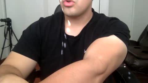 Snapshot of mrbree chatting on January 1, 8:37 pm Mr Bree online show from January 1, 8:37 pm