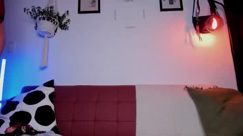 Laura online show from December 17, 5:02 am