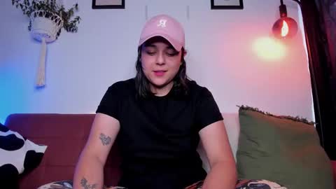 Laura online show from December 18, 8:59 pm