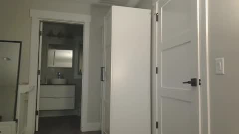 IwantU2WatchME online show from January 4, 6:41 am