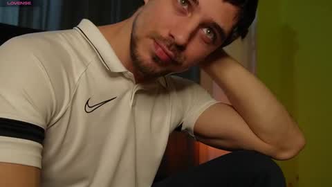 Snapshot of mrgreeneyes01 chatting on January 25, 7:28 pm juan luis online show from January 25, 7:28 pm