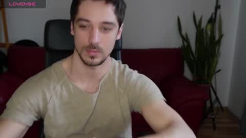 Snapshot of mrgreeneyes01 chatting on February 4, 7:18 am juan luis online show from February 4, 7:18 am