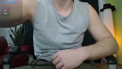 Snapshot of mrgreeneyes01 chatting on February 25, 5:52 am juan luis online show from February 25, 5:52 am