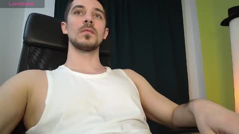 Snapshot of mrgreeneyes01 chatting on February 25, 9:57 pm juan luis online show from February 25, 9:57 pm