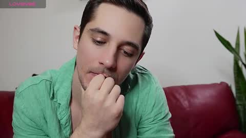 Snapshot of mrgreeneyes01 chatting on March 9, 3:49 pm juan luis online show from March 9, 3:49 pm