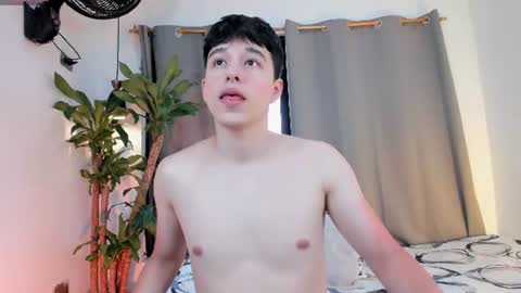 Snapshot of mrhot_night chatting on June 25, 10:58 pm Bastian online show from June 25, 10:58 pm