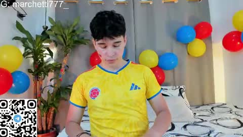 Snapshot of mrhot_night chatting on June 27, 10:59 pm Bastian online show from June 27, 10:59 pm