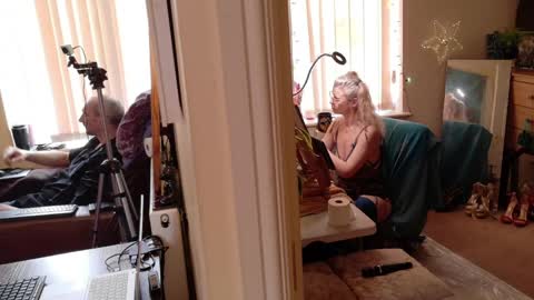 Snapshot of mrjandmrsj2014 chatting on April 1, 1:41 pm Mr Mrs J online show from April 1, 1:41 pm