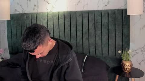 mrjustin_ online show from November 9, 7:45 pm