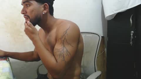 Snapshot of mrlevrone1 chatting on June 4, 4:24 pm Mrlevrone1 online show from June 4, 4:24 pm