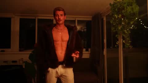 Snapshot of mrlong23cm chatting on November 9, 9:13 pm Mr Long online show from November 9, 9:13 pm