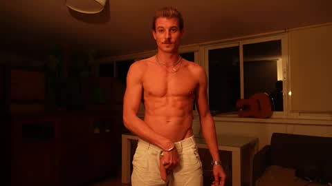 Snapshot of mrlong23cm chatting on November 19, 7:47 pm Mr Long online show from November 19, 7:47 pm